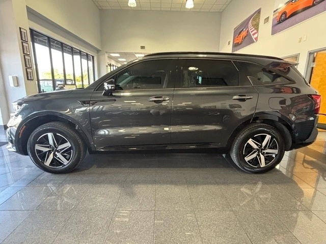 2023 Kia Sorento - Image 2 of 21