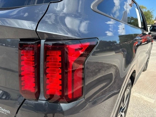 2023 Kia Sorento - Image 20 of 21