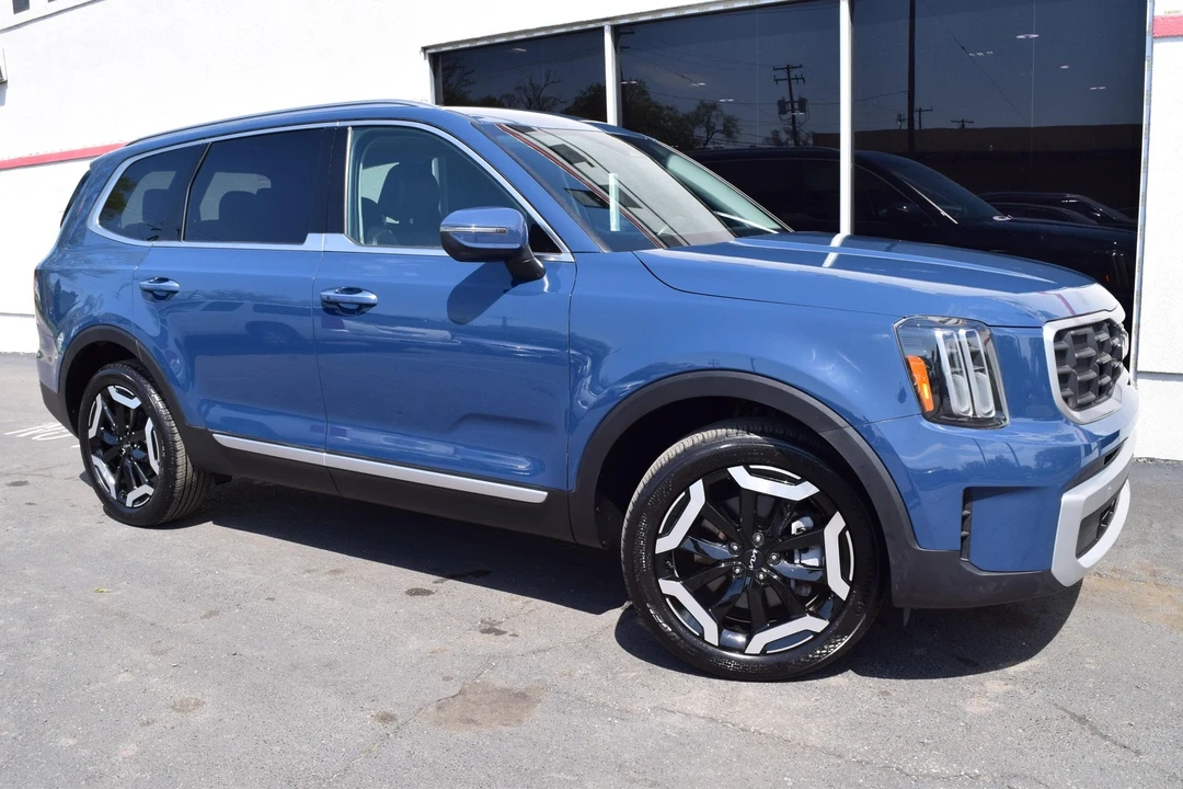 2023 Kia Telluride - Image 4 of 21
