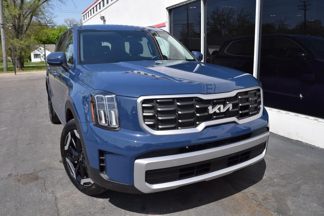 2023 Kia Telluride - Image 2 of 21