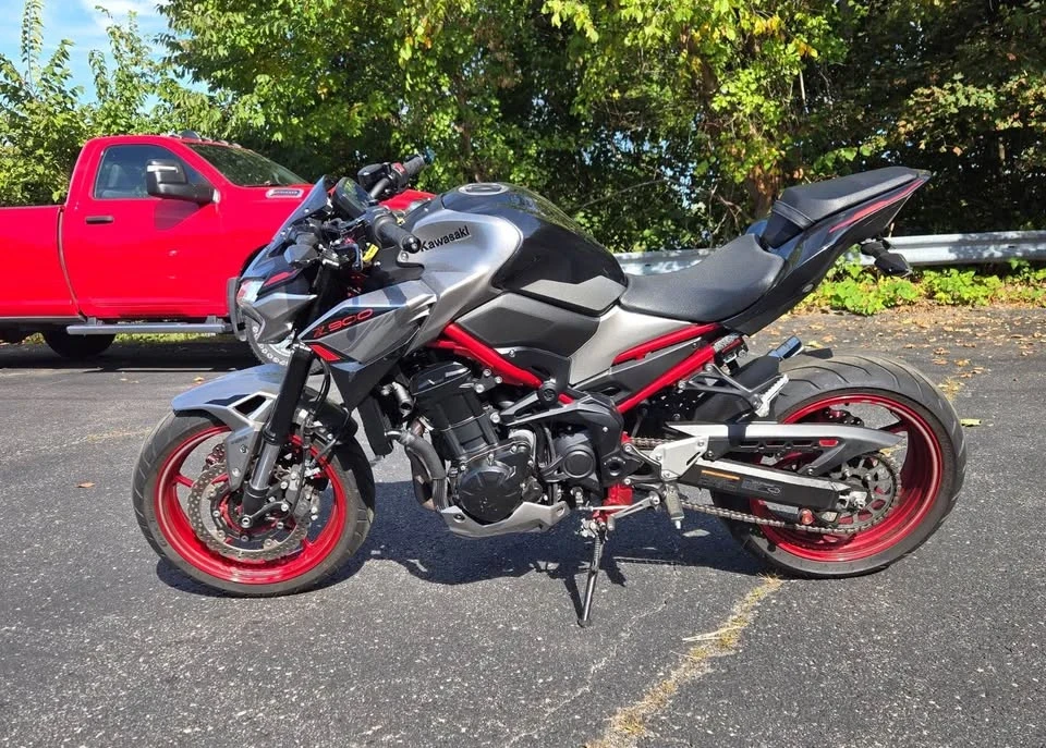 2023 Kawasaki - Image 2 of 3