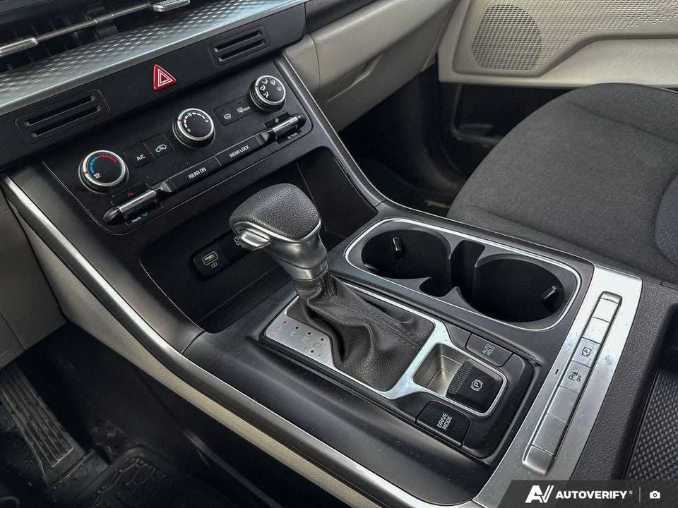 2023 Kia Carnival - Image 17 of 20