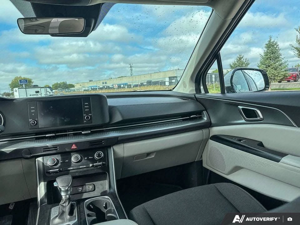 2023 Kia Carnival - Image 11 of 20