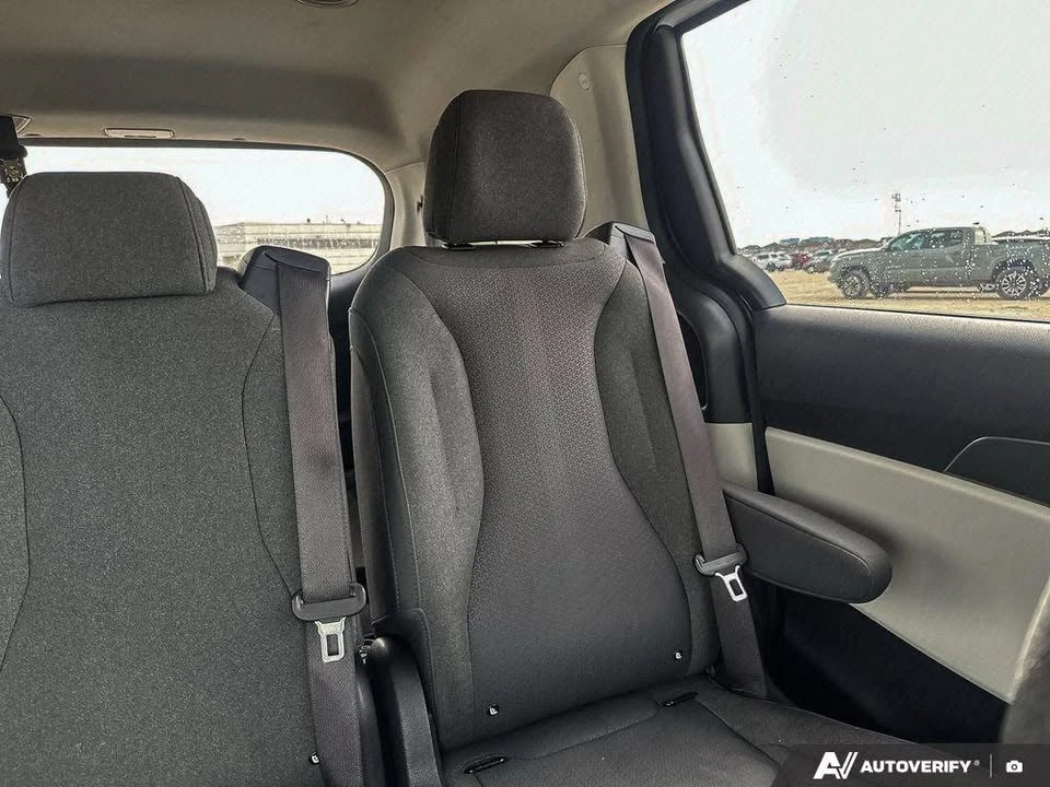 2023 Kia Carnival - Image 14 of 20