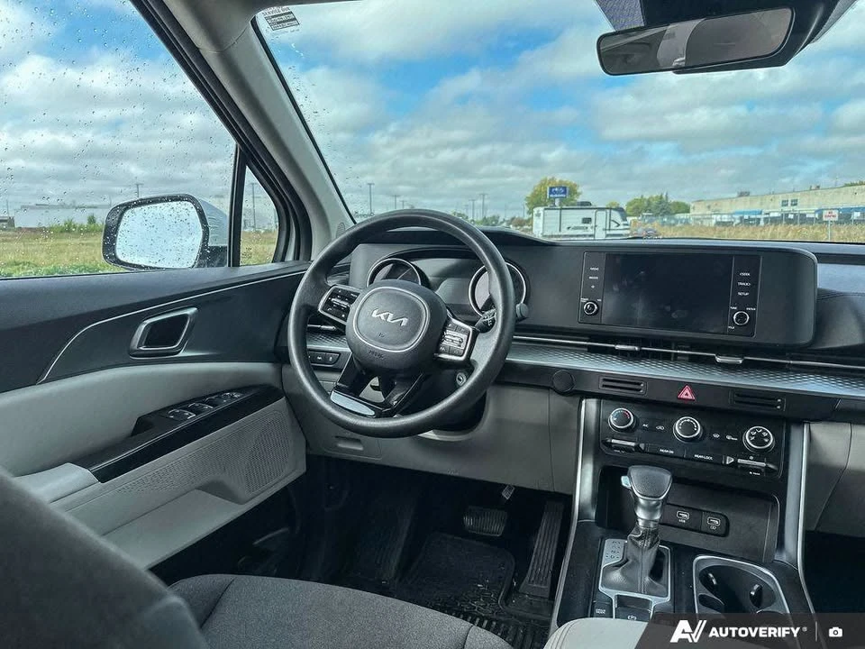 2023 Kia Carnival - Image 9 of 20