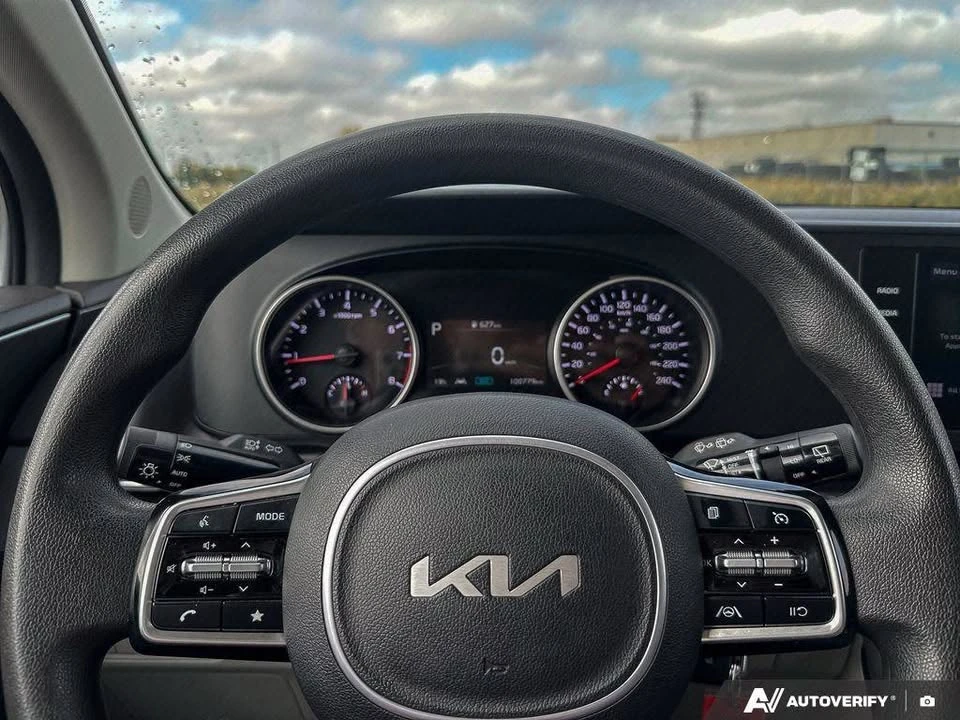 2023 Kia Carnival - Image 19 of 20