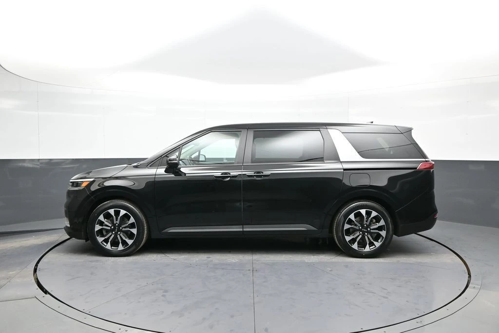 2023 Kia Carnival - Image 9 of 21