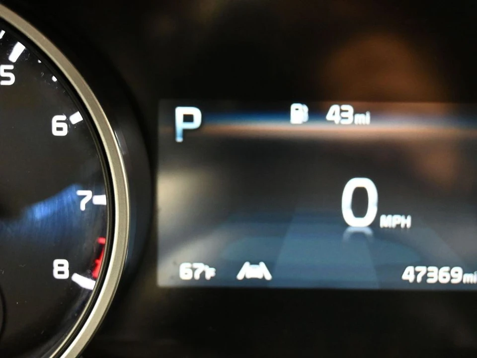 2023 Kia Carnival - Image 16 of 21