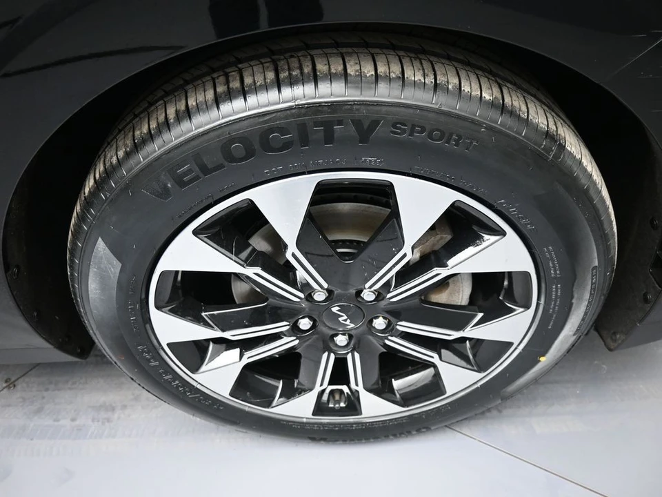 2023 Kia Carnival - Image 13 of 21