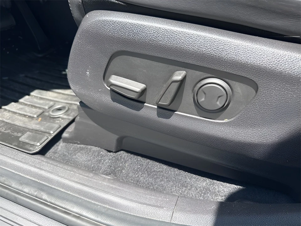 2023 Kia Carnival - Image 10 of 12