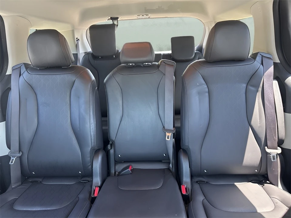 2023 Kia Carnival - Image 11 of 12