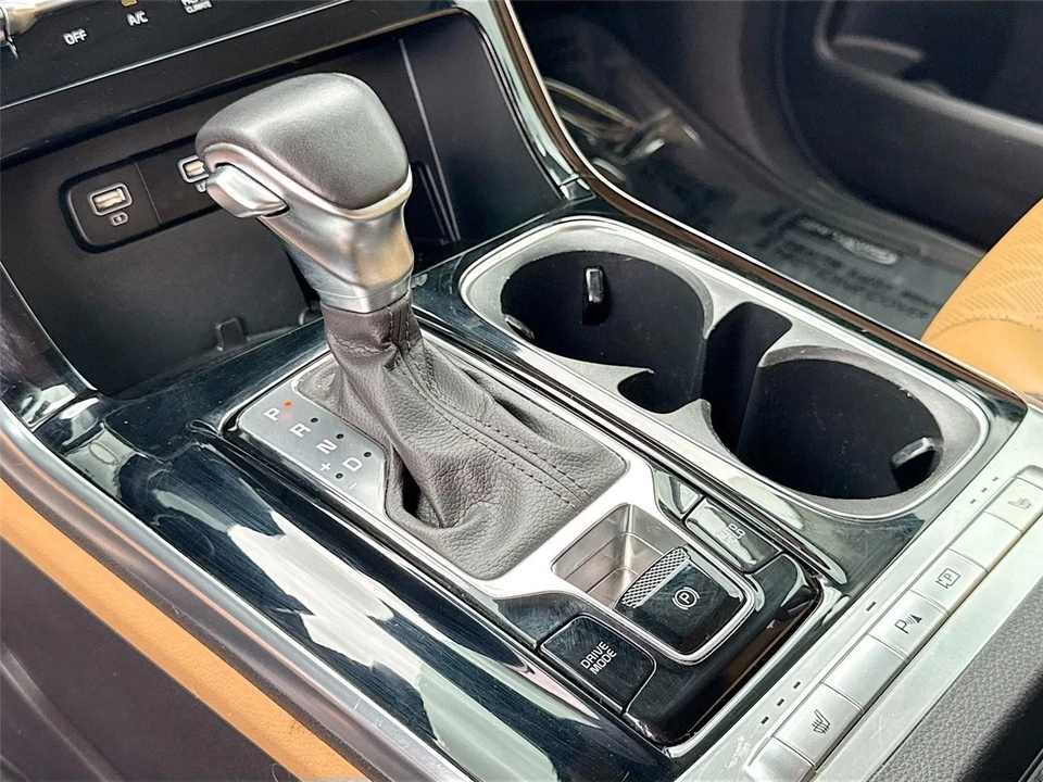2023 Kia Carnival - Image 17 of 21