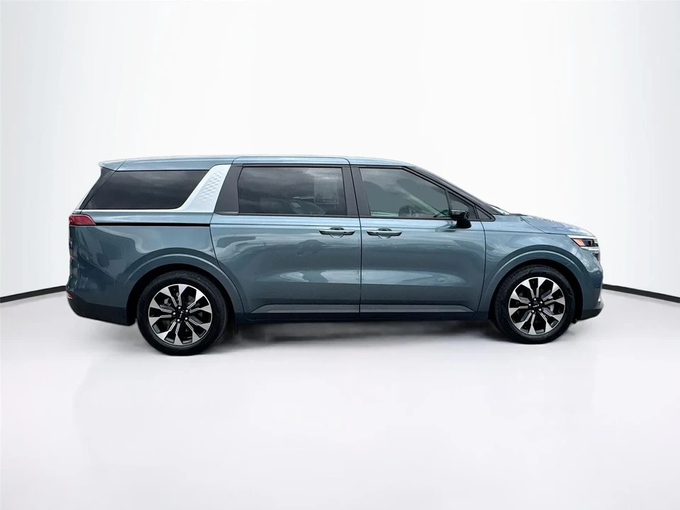 2023 Kia Carnival - Image 8 of 21