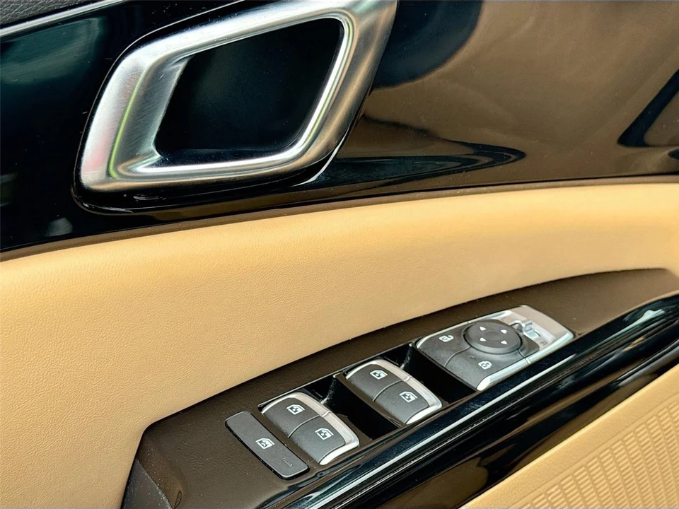 2023 Kia Carnival - Image 18 of 21