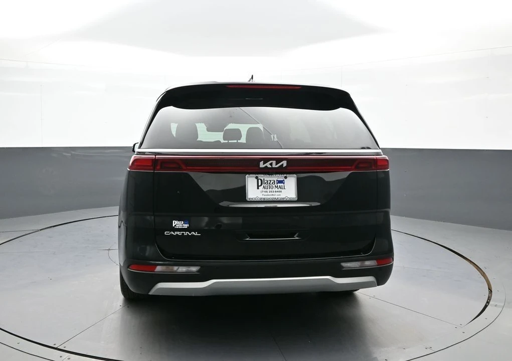2023 Kia Carnival - Image 7 of 12
