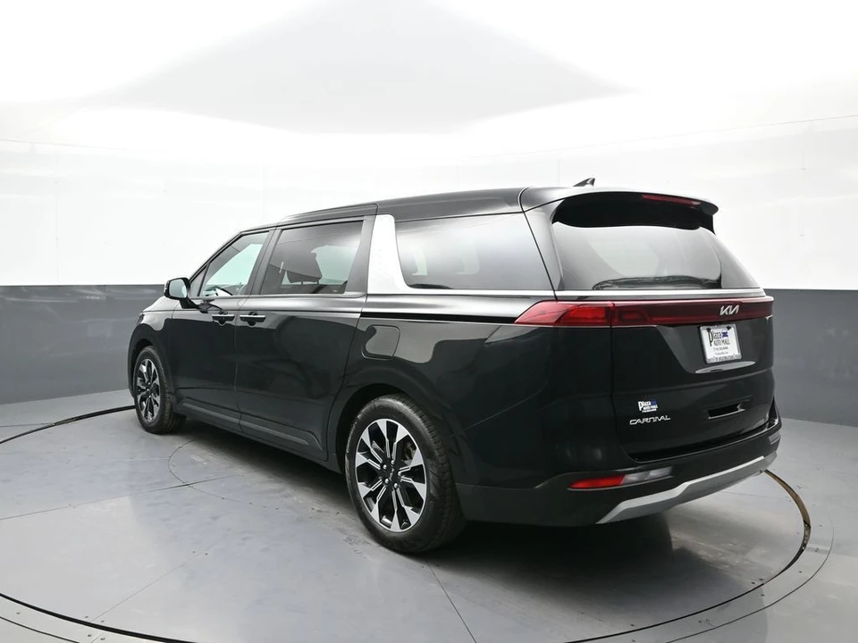 2023 Kia Carnival - Image 8 of 12