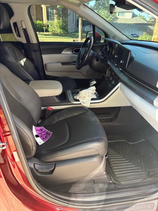 2023 Kia Carnival - Image 14 of 21