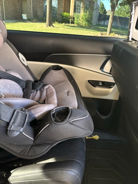 2023 Kia Carnival - Image 18 of 21