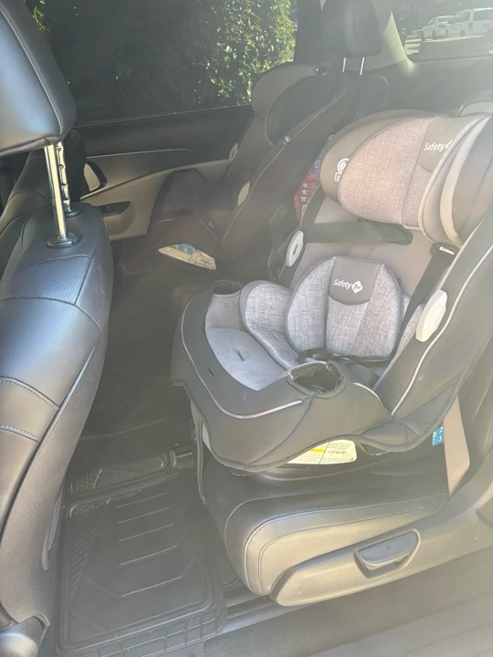 2023 Kia Carnival - Image 20 of 21