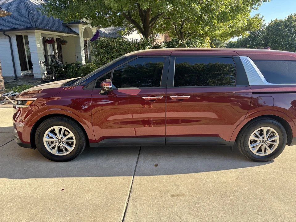 2023 Kia Carnival - Image 4 of 21