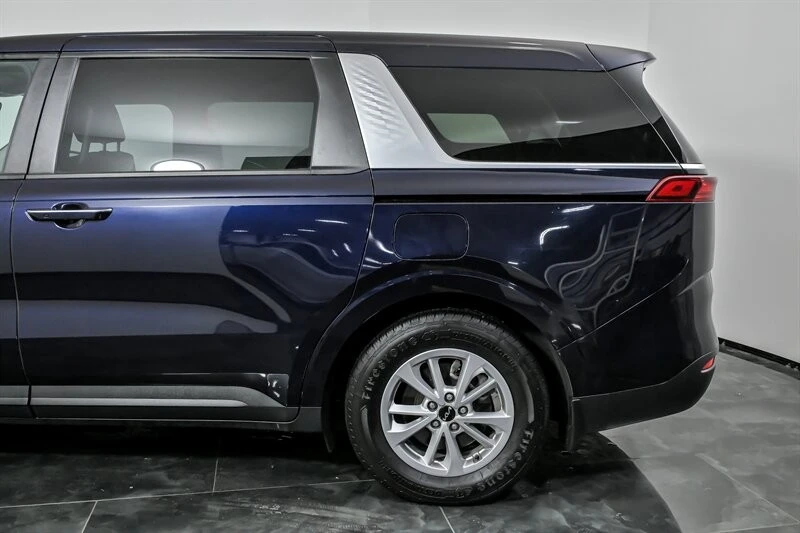 2023 Kia Carnival - Image 7 of 21