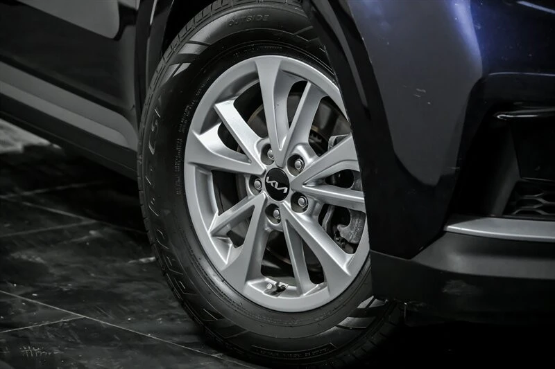 2023 Kia Carnival - Image 3 of 21