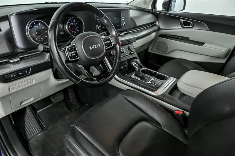 2023 Kia Carnival - Image 14 of 21