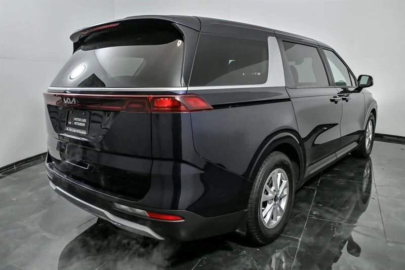 2023 Kia Carnival - Image 9 of 21