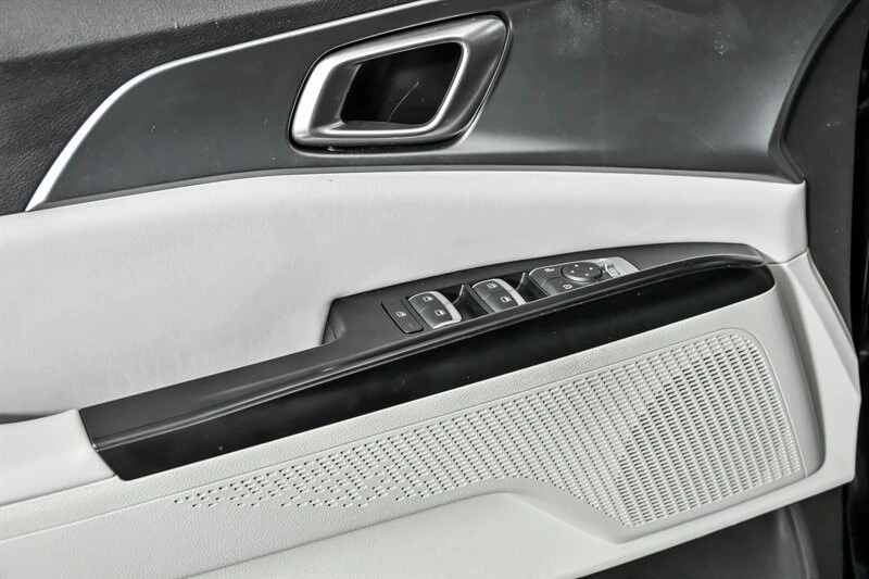 2023 Kia Carnival - Image 13 of 21
