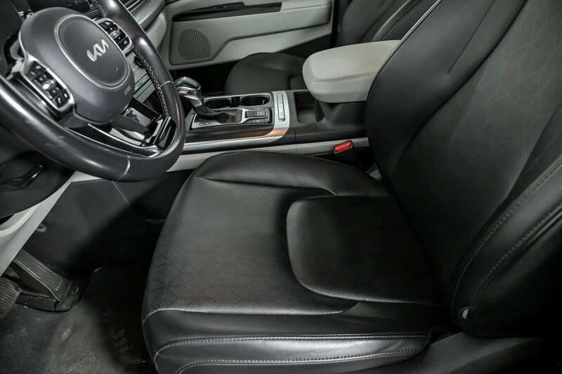 2023 Kia Carnival - Image 15 of 21