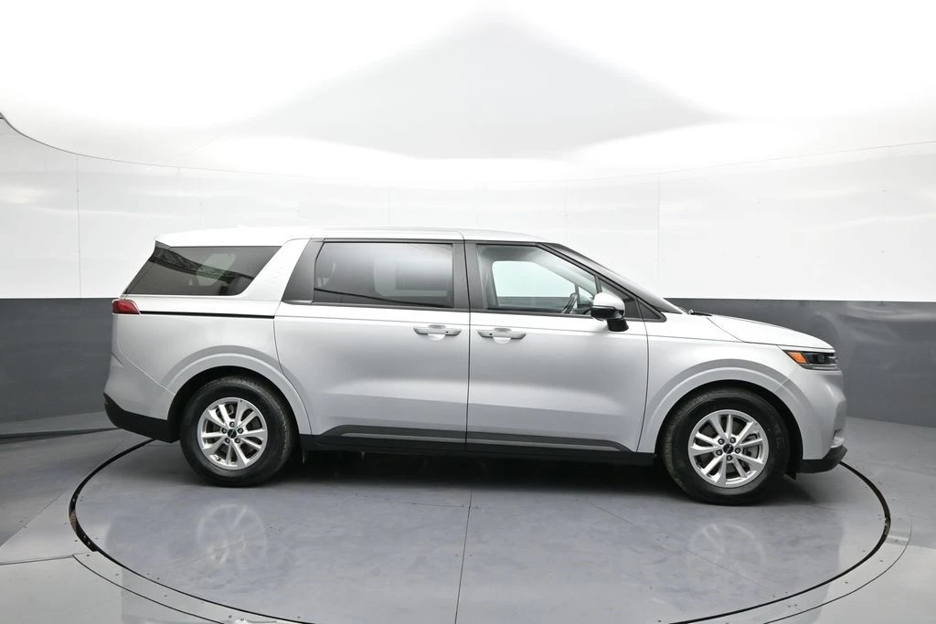 2023 Kia Carnival - Image 5 of 12