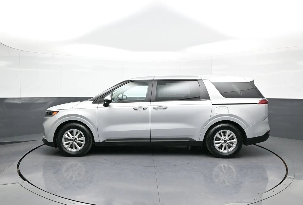 2023 Kia Carnival - Image 9 of 12