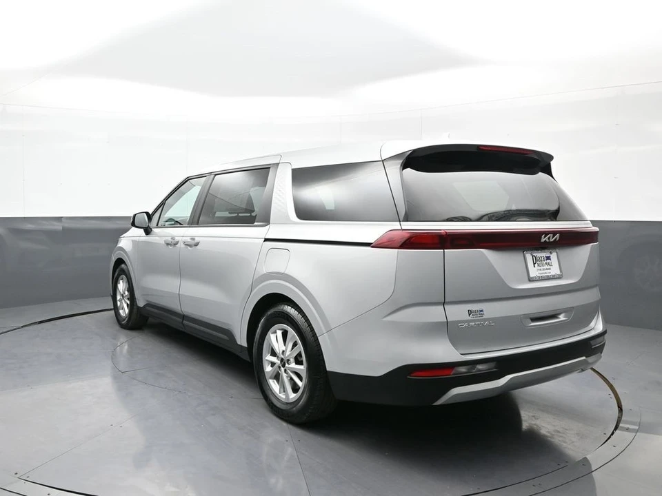 2023 Kia Carnival - Image 8 of 12