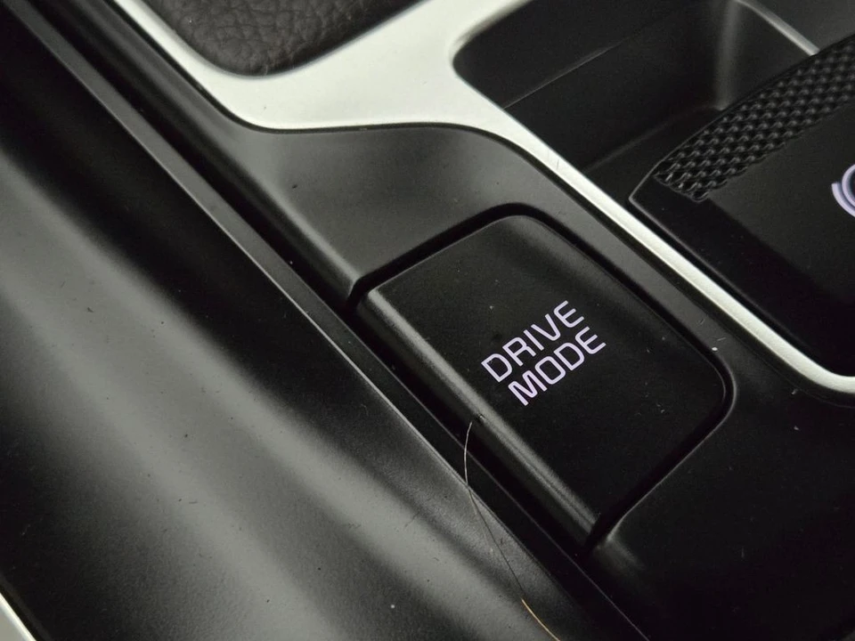 2023 Kia Carnival - Image 7 of 12