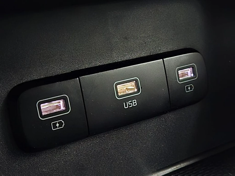2023 Kia Carnival - Image 5 of 12