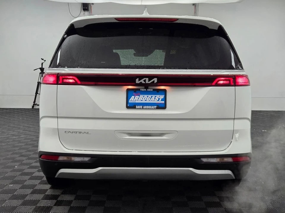 2023 Kia Carnival - Image 11 of 12