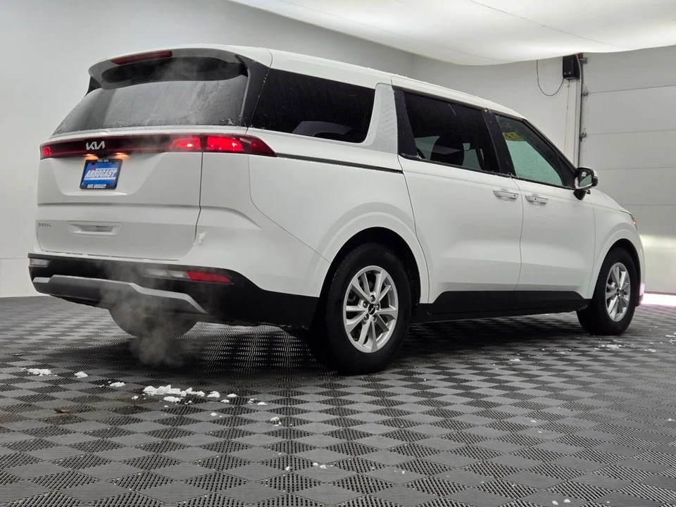 2023 Kia Carnival - Image 10 of 12