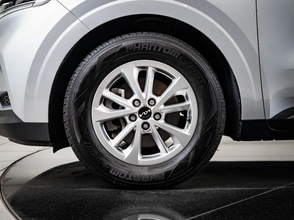2023 Kia Carnival - Image 13 of 21