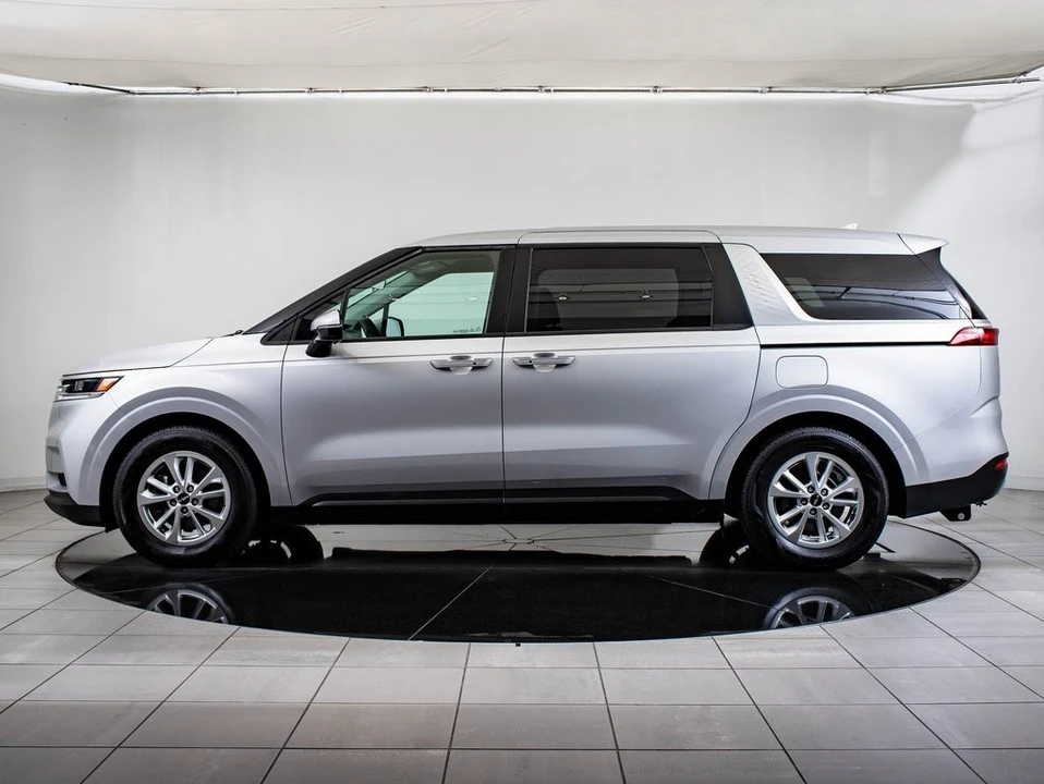 2023 Kia Carnival - Image 5 of 21