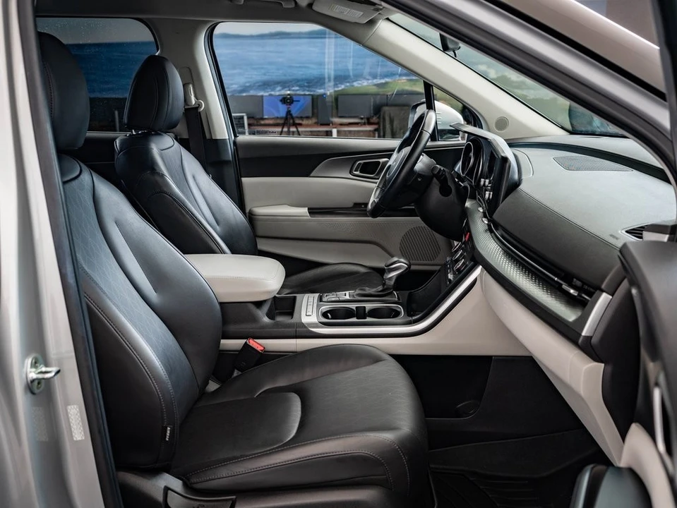 2023 Kia Carnival - Image 19 of 21