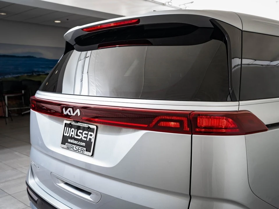 2023 Kia Carnival - Image 9 of 21