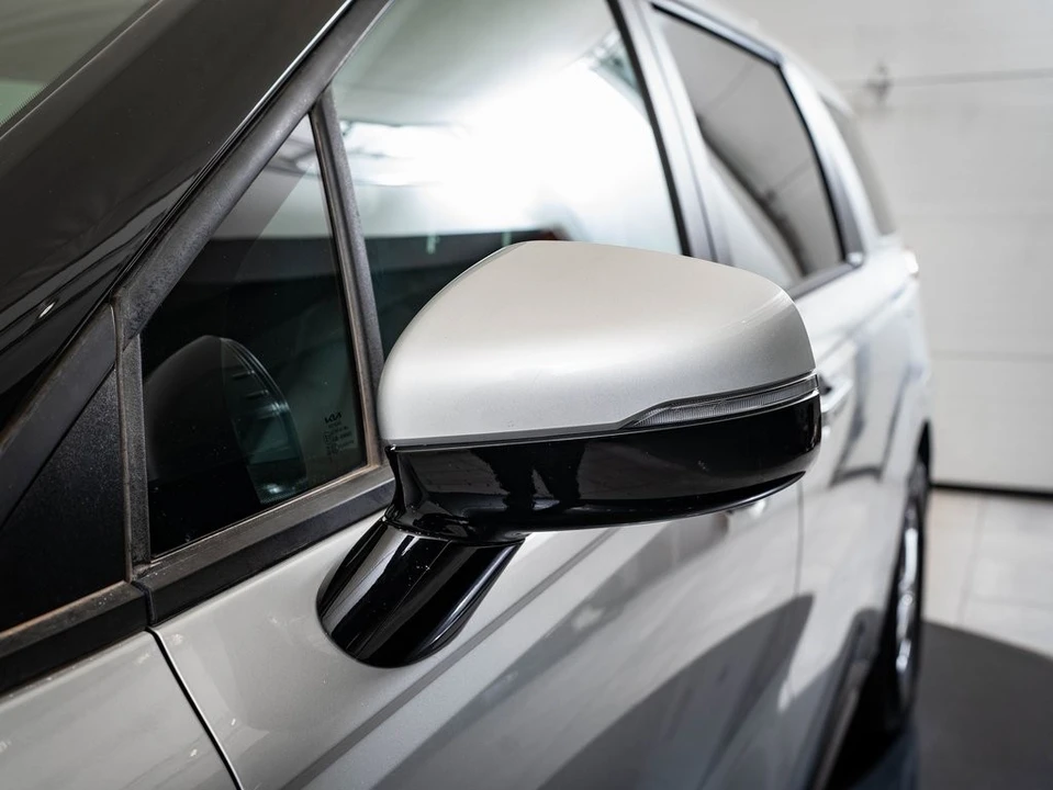 2023 Kia Carnival - Image 15 of 21