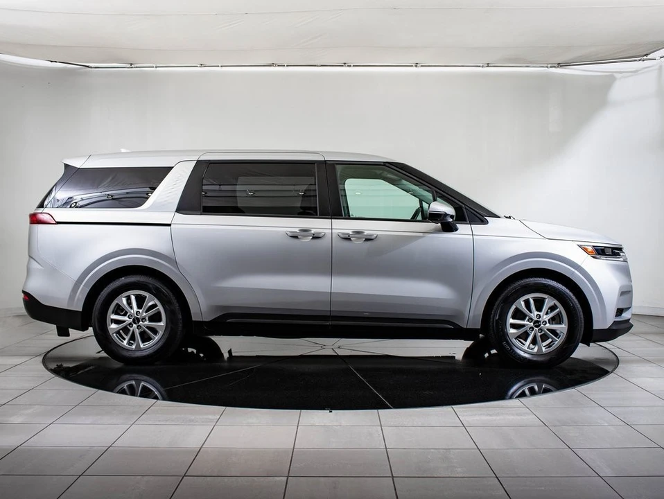 2023 Kia Carnival - Image 11 of 21