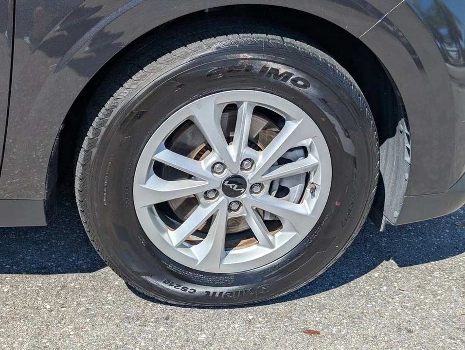 2023 Kia Carnival - Image 9 of 21