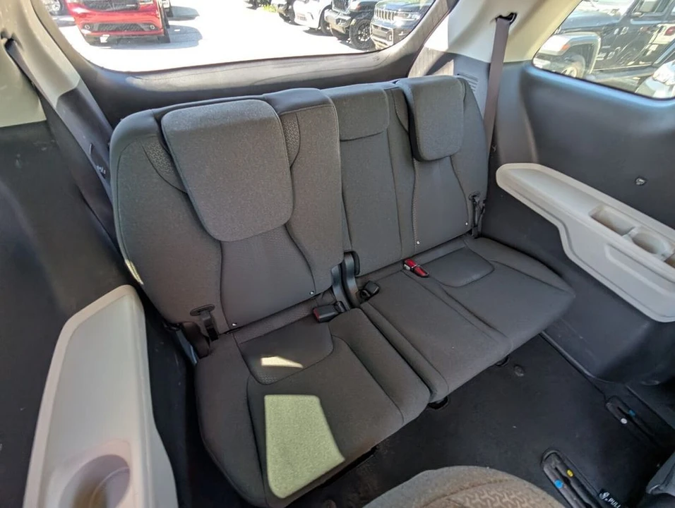 2023 Kia Carnival - Image 17 of 21