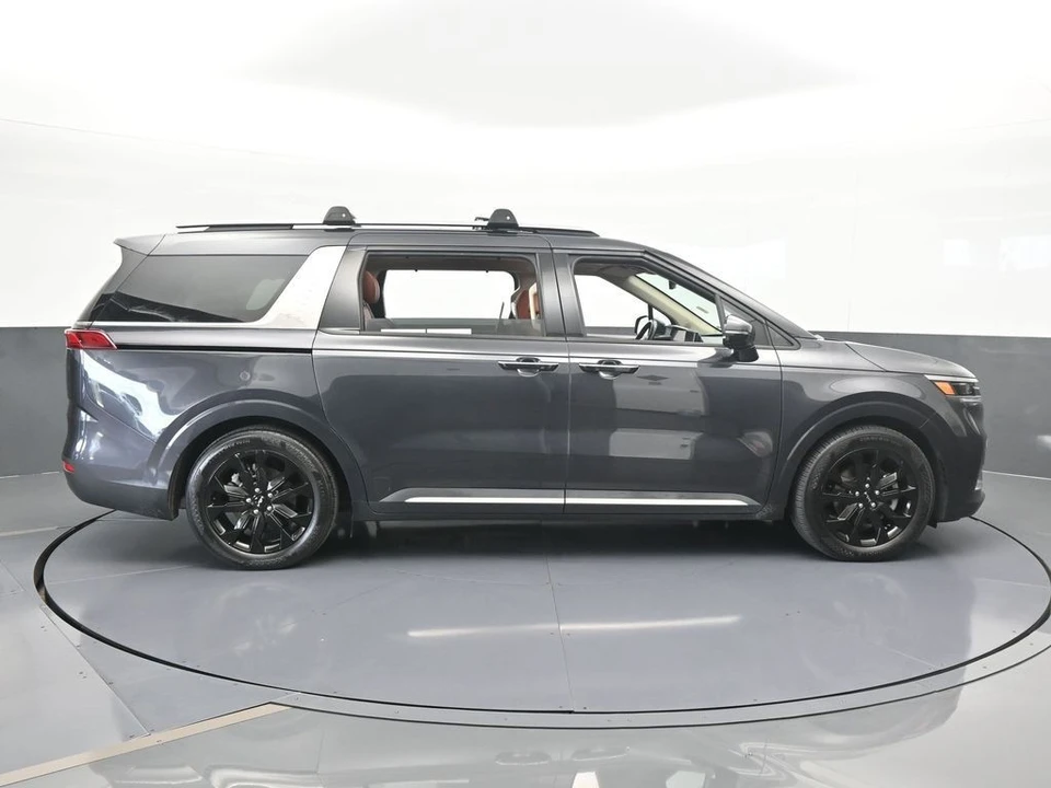 2023 Kia Carnival - Image 7 of 12