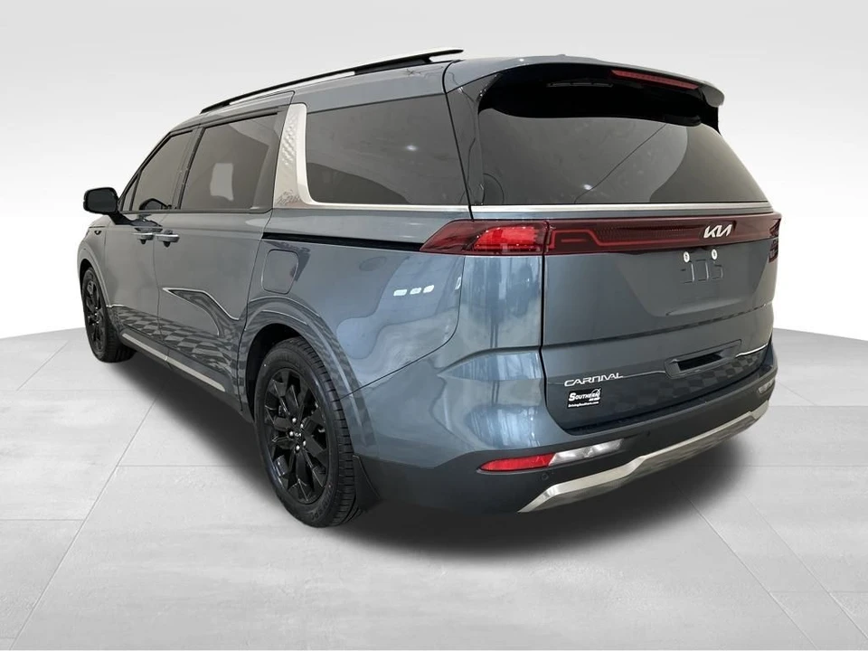 2023 Kia Carnival - Image 3 of 12