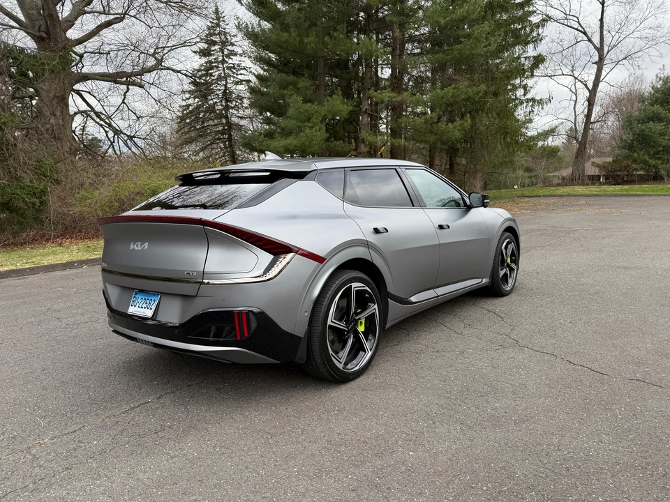 2023 Kia EV6 GT - Image 12 of 31