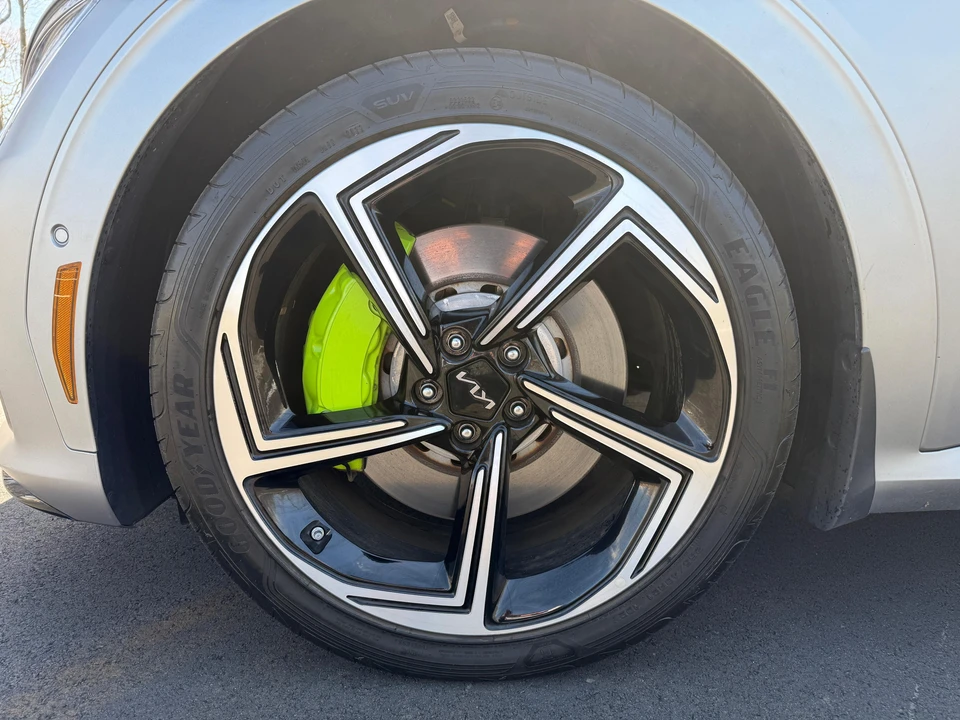 2023 Kia EV6 GT - Image 29 of 31