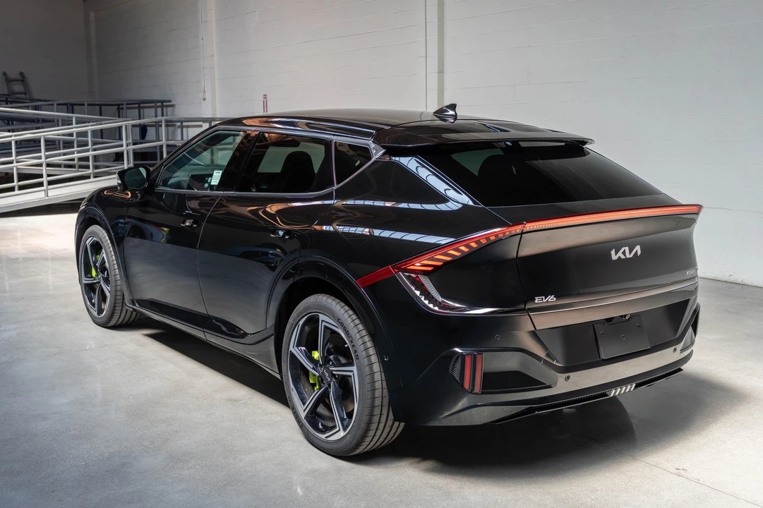 2023 Kia EV6 GT - Image 18 of 21